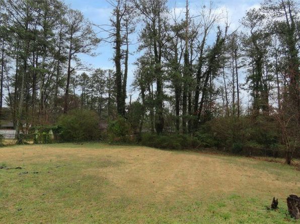 2630 Colonial Dr, College Park, GA 30337