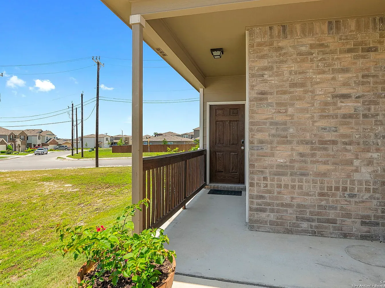 3 bed, 1197 sqft, $1,750 — Photo 4