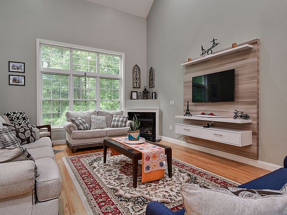 3rd image of 41 Garett Way