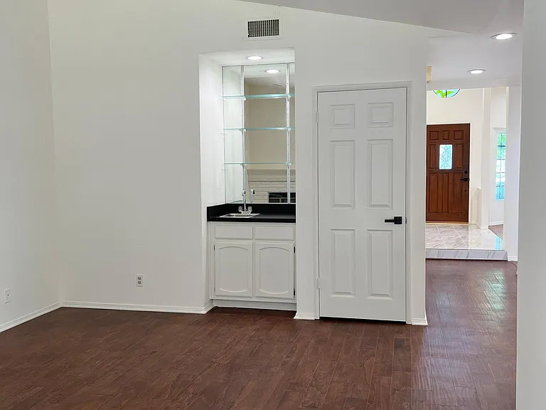 20230 Stagg St — Photo 19