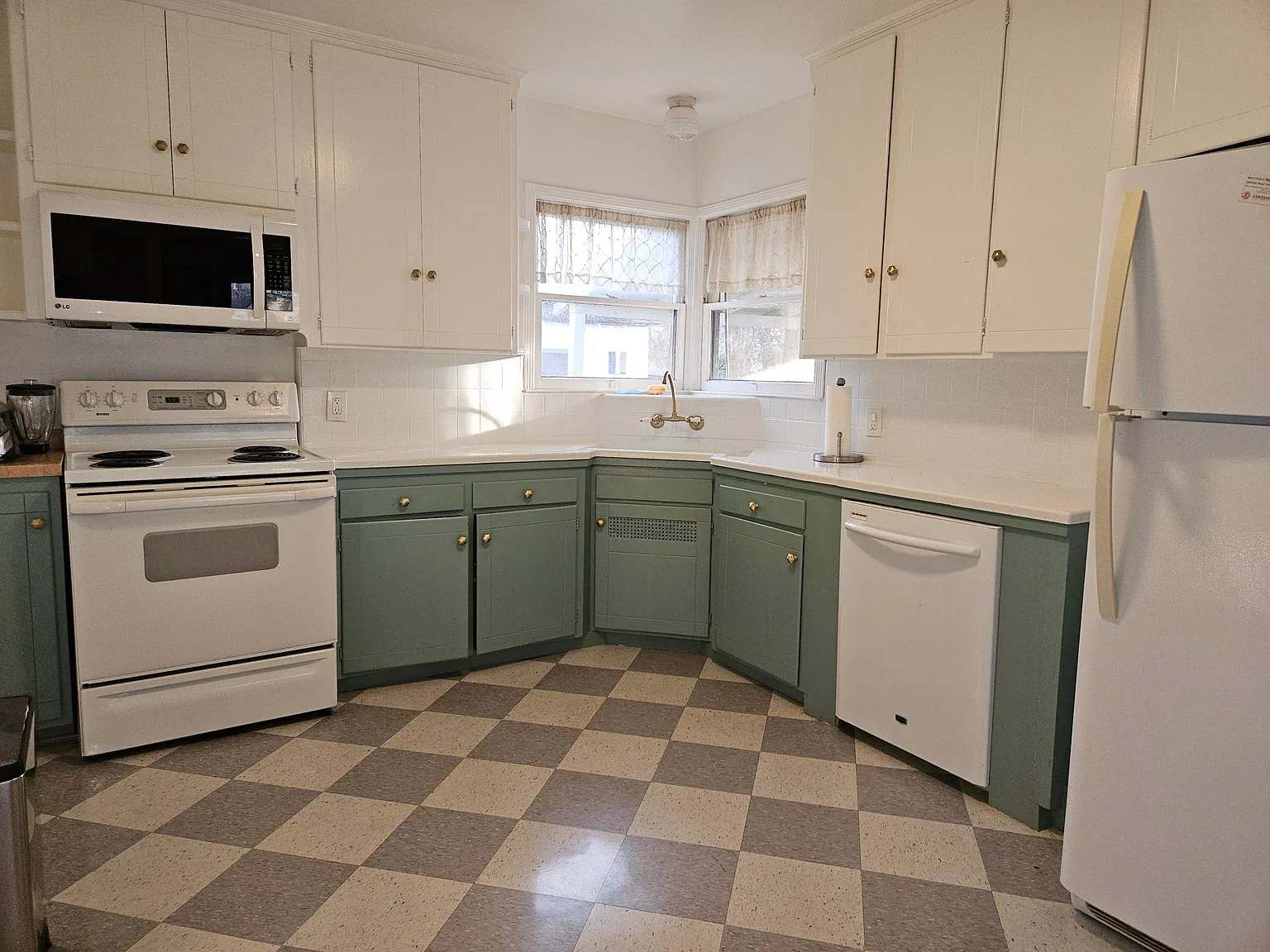 2 bed, 1060 sqft, $1,695 — Photo 3