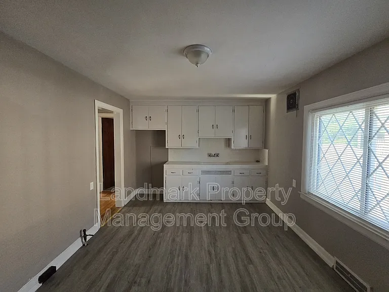 9657 E Outer Dr — Photo 22
