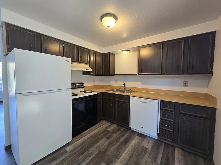 1011 SE Cobb St #5 — Photo 6