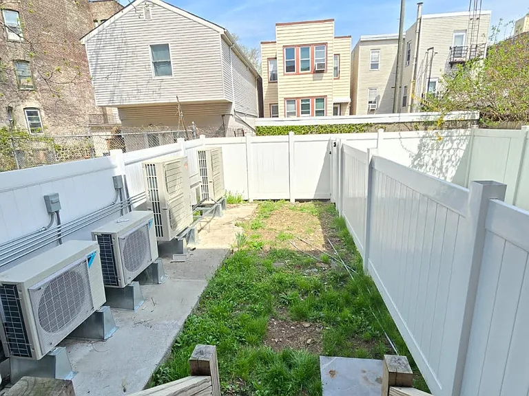 52 Grace St — Photo 12