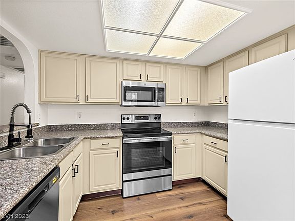 4th image of 2912 Bluegill Way Unit A