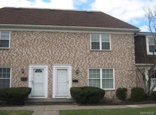 70-5 Carriage Dr, Orchard Park, NY 14127