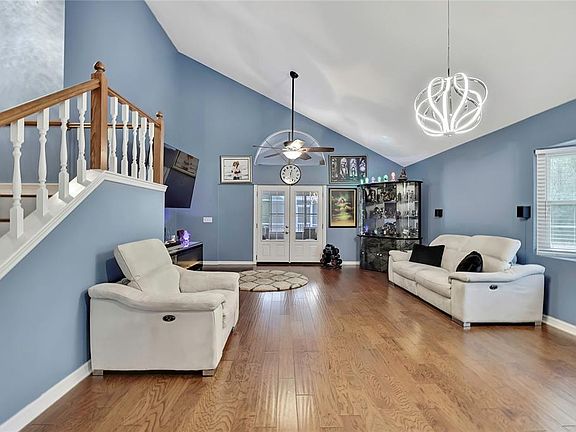 2nd image of 46 Greentree St
