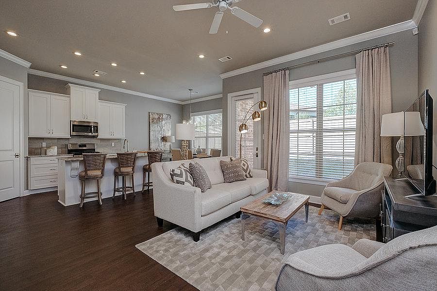 2nd image of 11 Chenal Village Cir