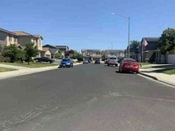 Exterior Neighborhood (street photo)