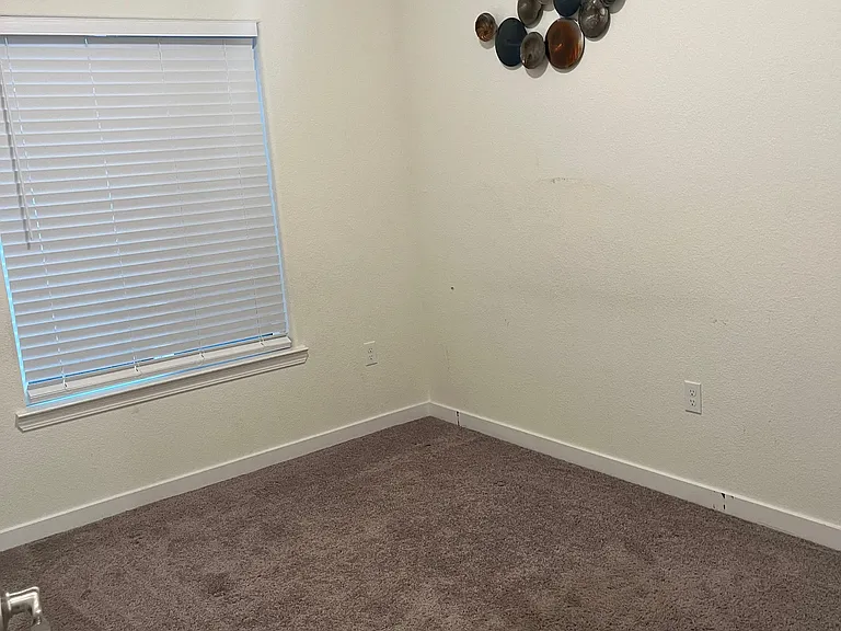 1031 Beymer Loop — Photo 5