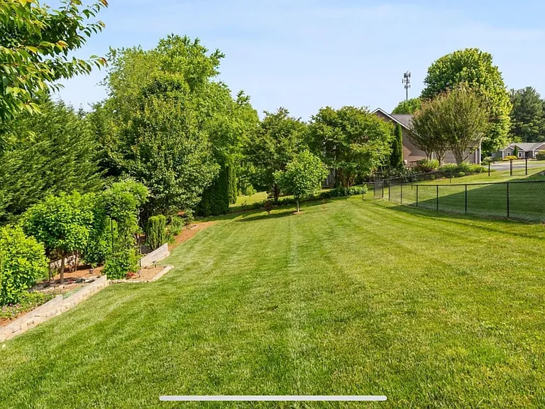 High Ridge Dr — Photo 11