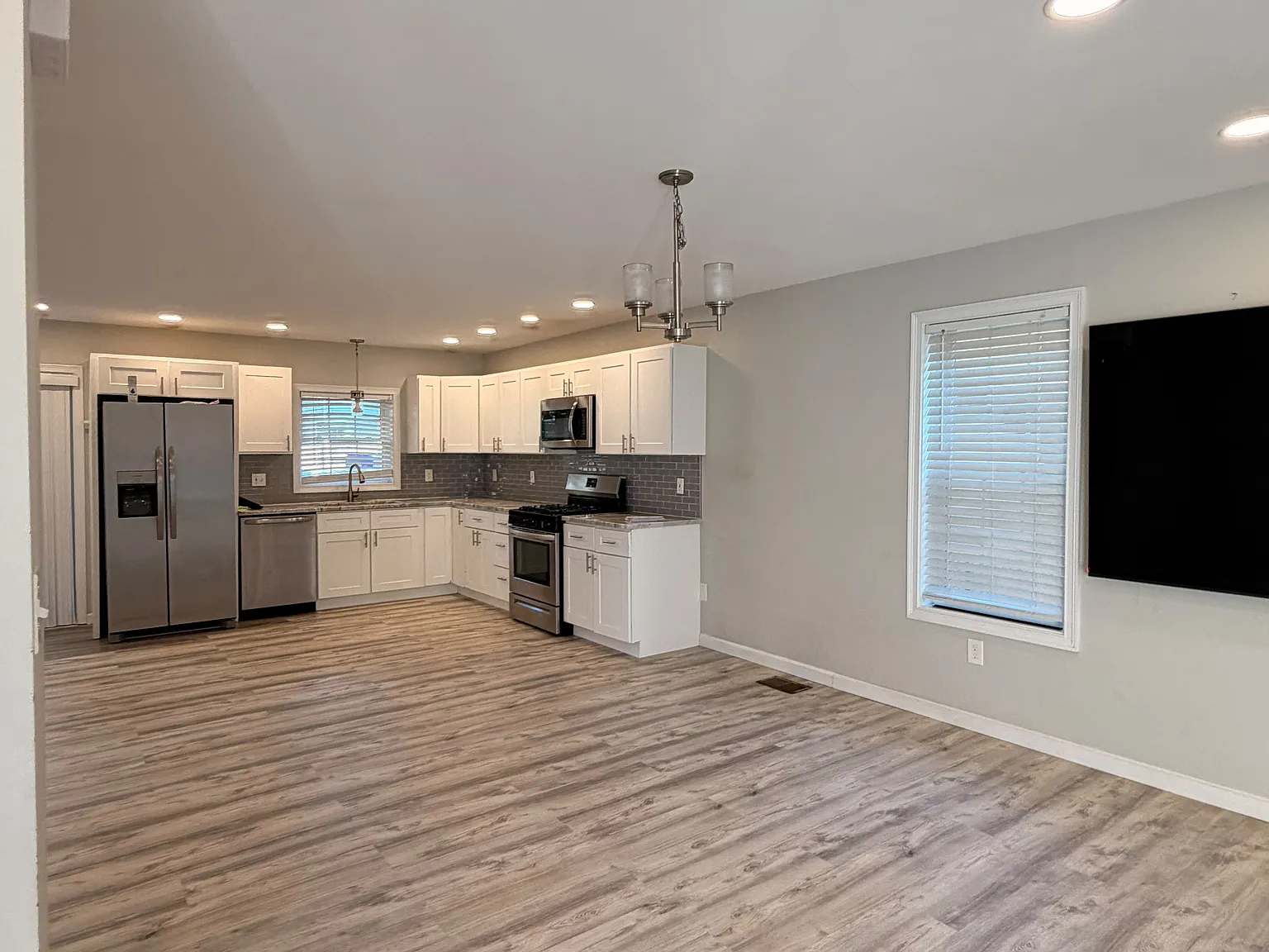 3 bed, 1.5 bath, $2,600 — Photo 2