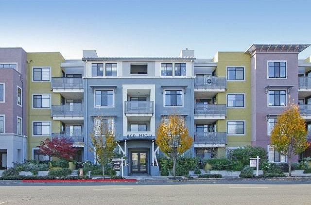 Newer Modern Condominium Downtown Palo Alto Building