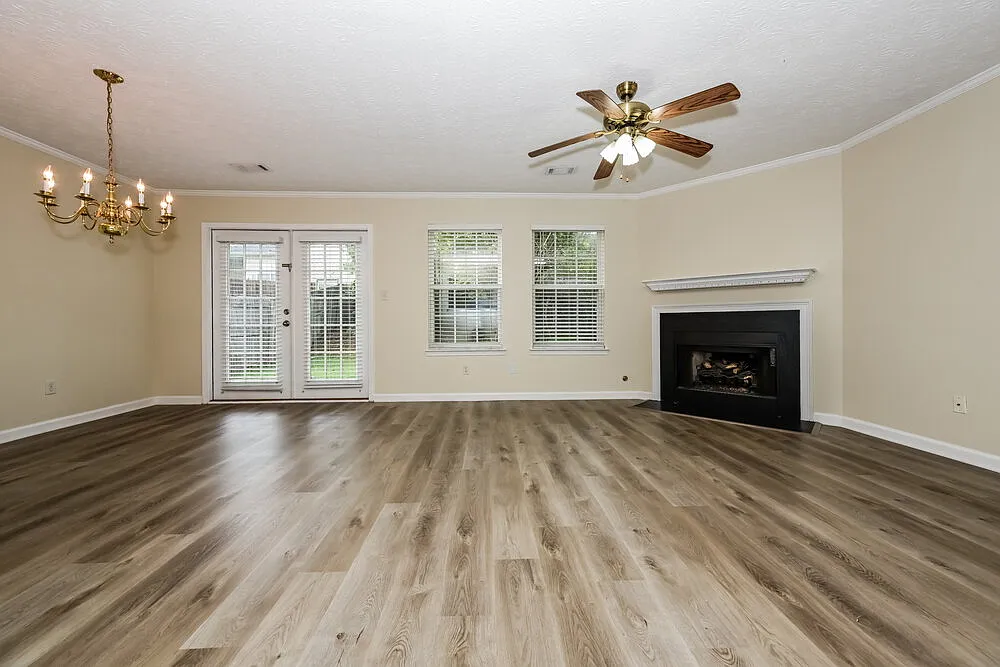 3 bed, 2.0 bath, 1540 sqft, $1,955 — Photo 4