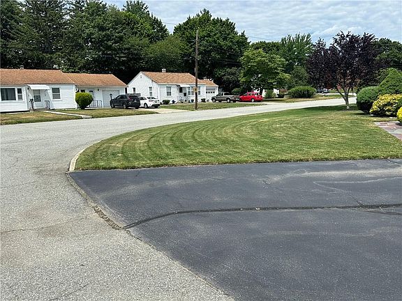 3rd image of 76 Poplar Dr