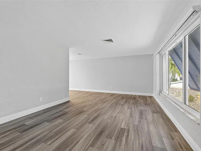 6305 Cottonwood Ln — Photo 23
