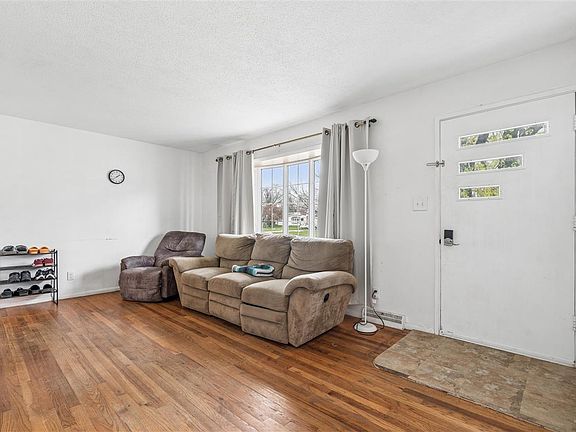 3rd image of 925 Parkview Dr