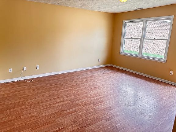 3rd image of 384 Coates Rd #1