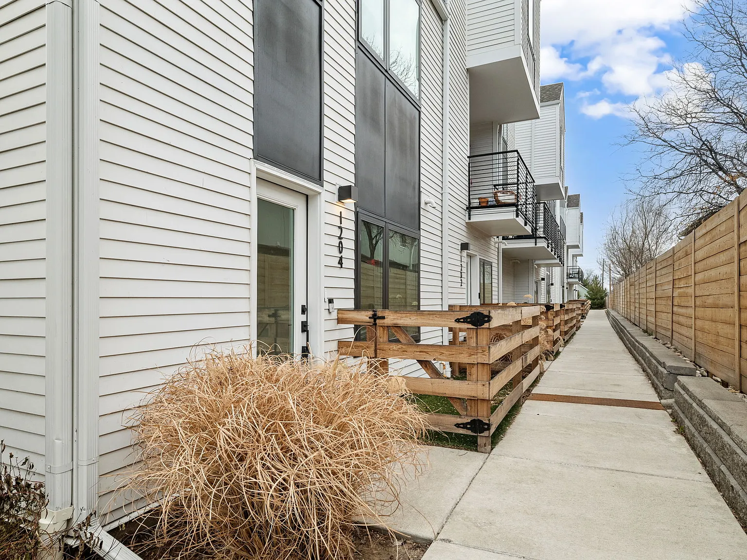 2 bed, 1365 sqft, $2,350 — Photo 3