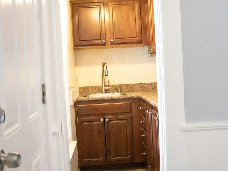 491 Maple St — Photo 5
