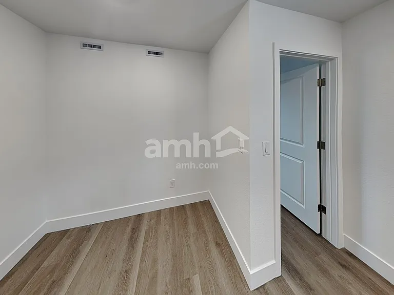 5879 Vaes Dothrak St — Photo 6