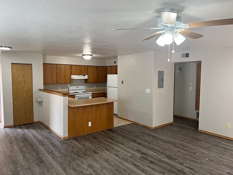 131 S Zang Way #D — Photo 4