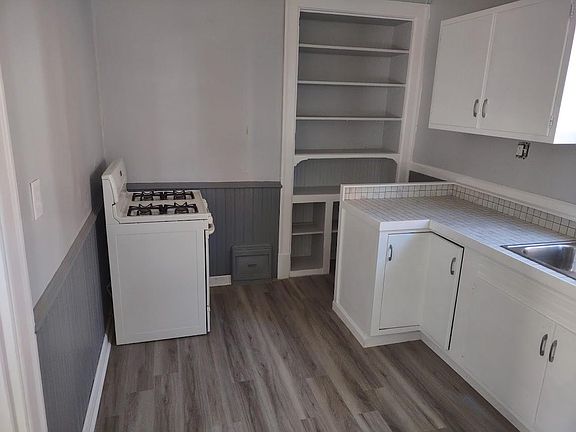 3rd image of 323 Brandon St