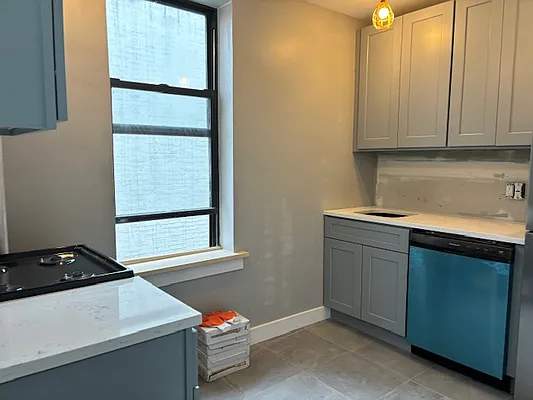 Rented by Alexiou Realty | media 1