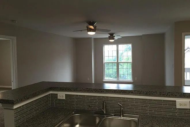 2 bed, 975 sqft, $1,475 — Photo 3
