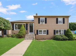 2 Englewood Rd, Coventry, RI 02816