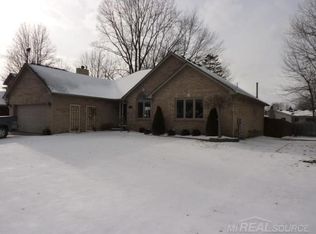 53823 Meadow View Ln, New Baltimore, MI 48047