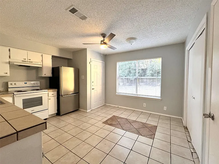 2203 Granberry Dr #A — Photo 8