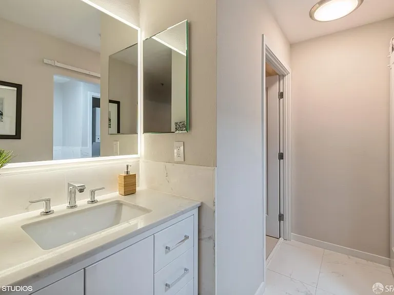 88 King St #104 — Photo 28
