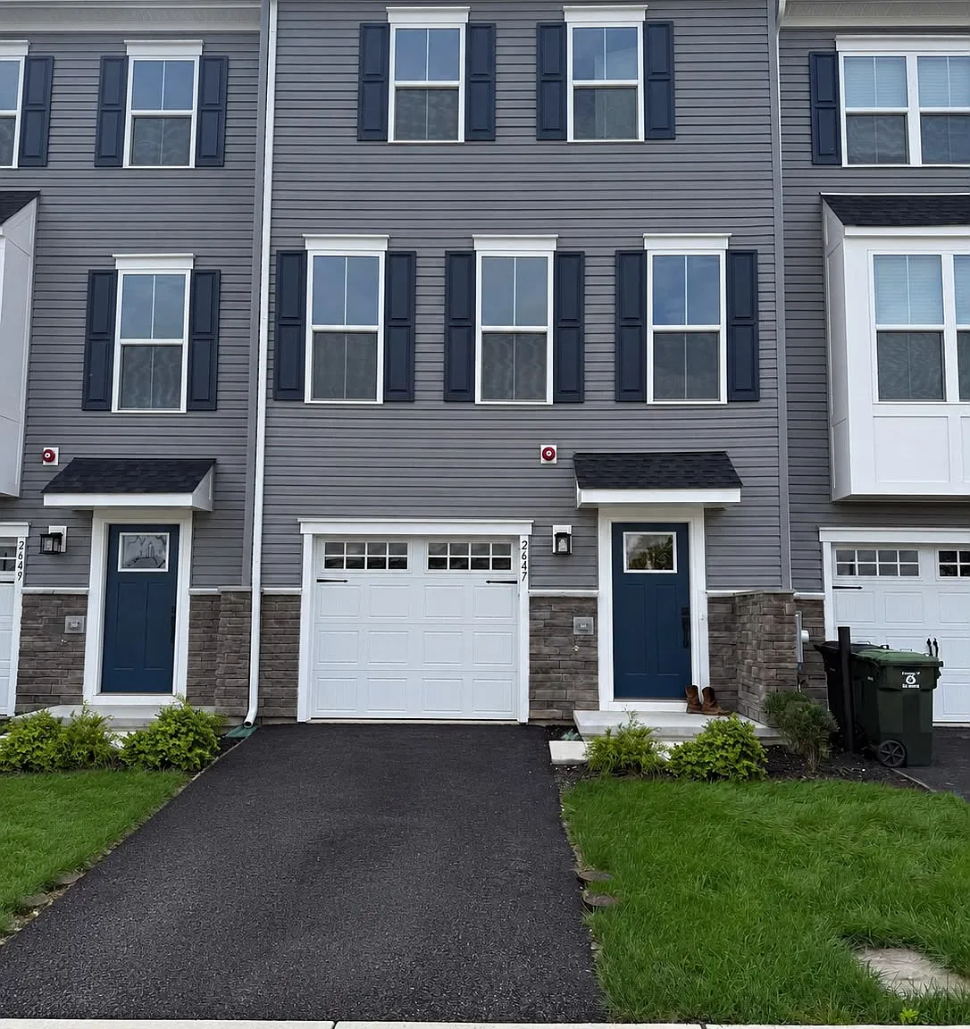 3 bed, 1900 sqft, $2,850 — Photo 1