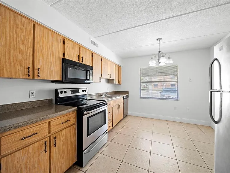 702 Michigan Ct #1 — Photo 9