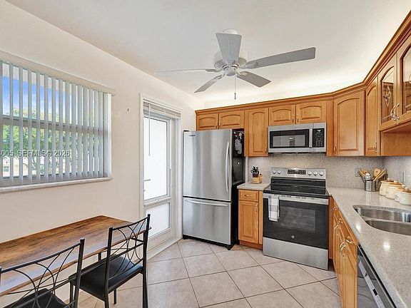 3rd image of 1025 SE 2nd Ave APT 208