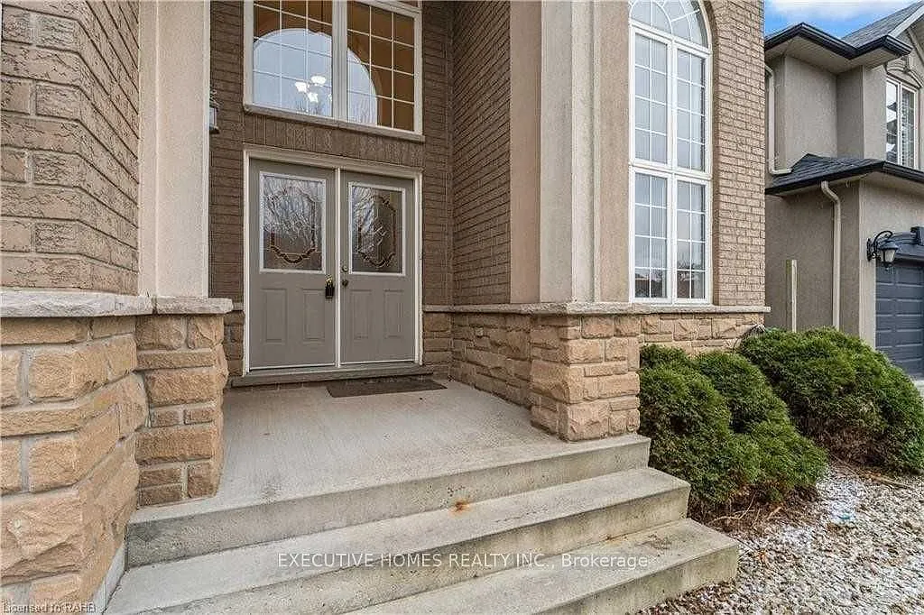 4 bed, $2,990 — Photo 3