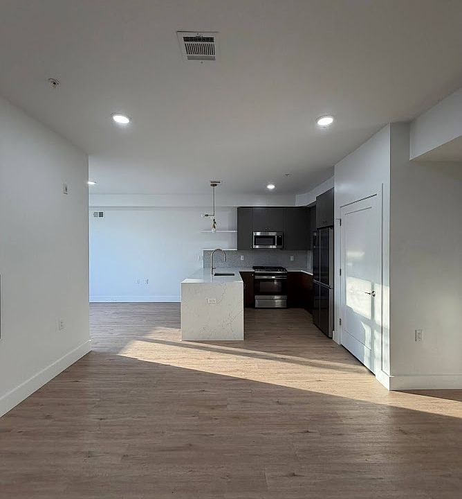 1st image of 276 Duncan Ave #4D