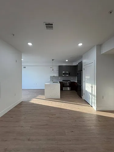 276 Duncan Ave #4D Photo 1