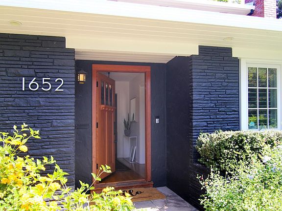 3rd image of 1652 Collingwood Ave