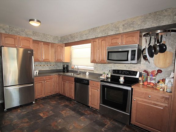 Kitchen with SS Applicances