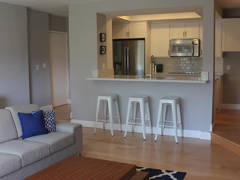 11820 Mayfield Ave #208 — Photo 6
