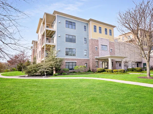 690 Rivershores Dr Unit 101, West Bend, WI 53090