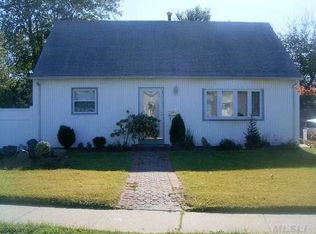 520 Straight Path, Lindenhurst, NY 11757