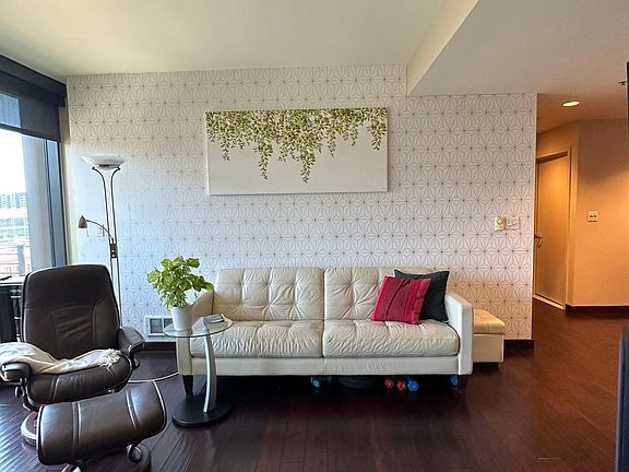 Living/dining area