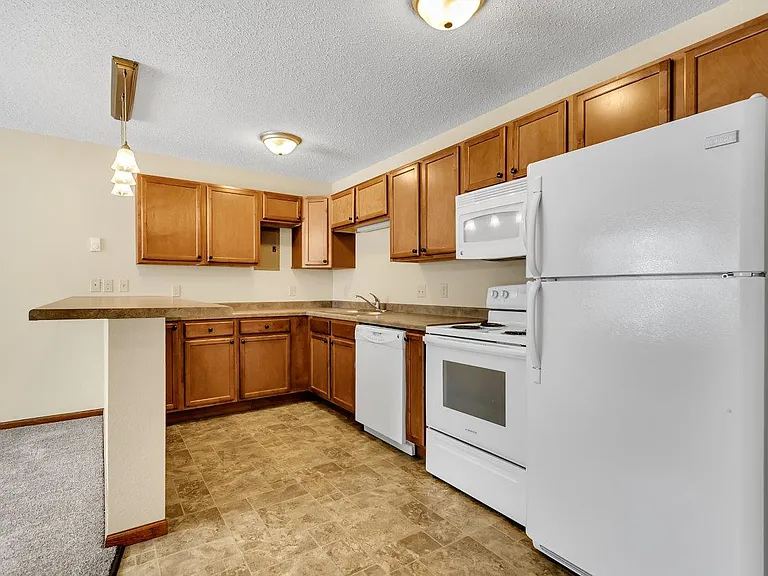 Karolyn Apartments — Photo 16