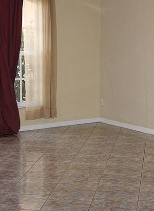 5th image of 110 Blackstone Dr