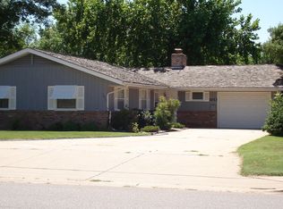 1013 Wheat Rd, Winfield, KS 67156
