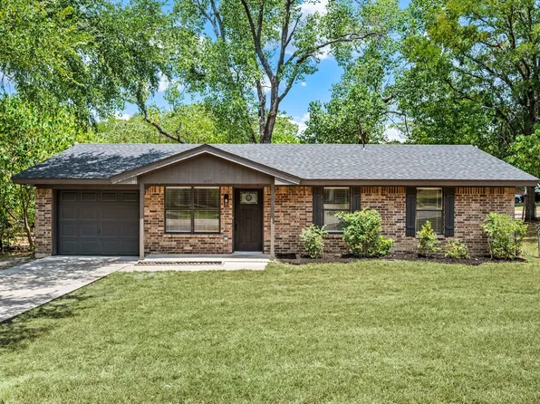 1409 Scotland Ave, Azle, TX 76020