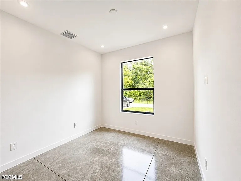 2402 George Ave S — Photo 8